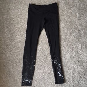 Black ivivva splatter paint leggings
